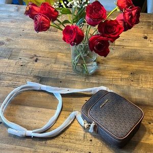 Michael Kors Jet setter cross body bag